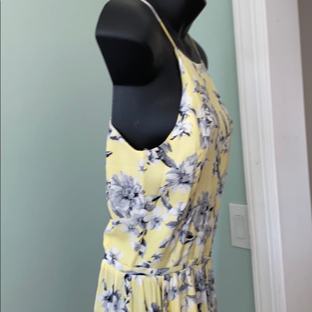 Forever 21 yellow floral romper Size XS - Picture 11 of 12